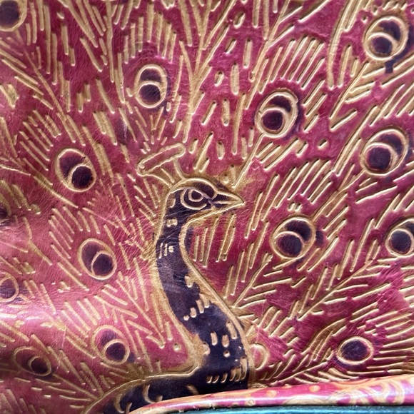 This pristine vintage 1950 handbag leather can be in your closet today! - Picture 4 of 6